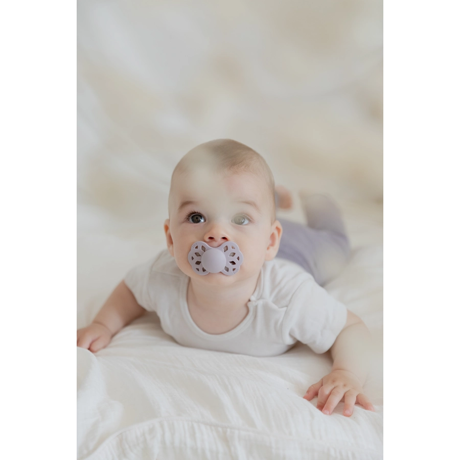 BIBS® Schnuller Infinity symmetrischer Sauger 6-18 Monate BlossomDusky Lilac 2 Stk.
