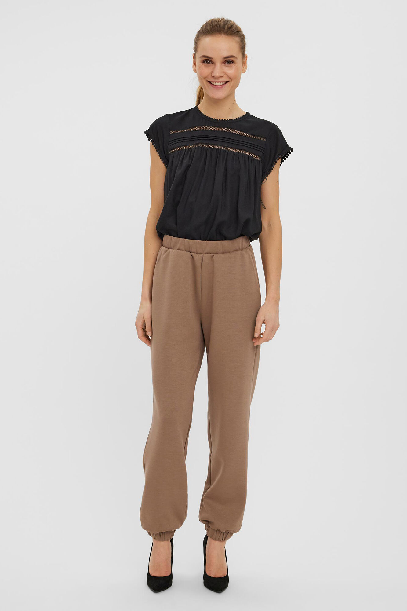 Blusa sem mangas com gola redonda - Preta
