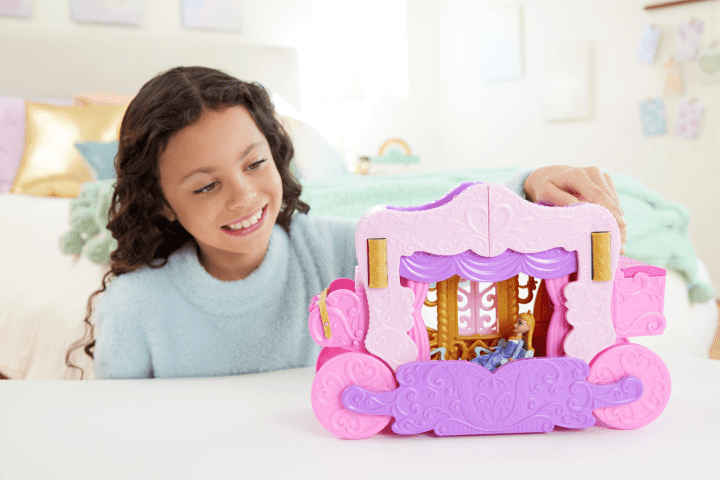 Disney Princess - Carriage To Castle Transforming Playset (HWX17)