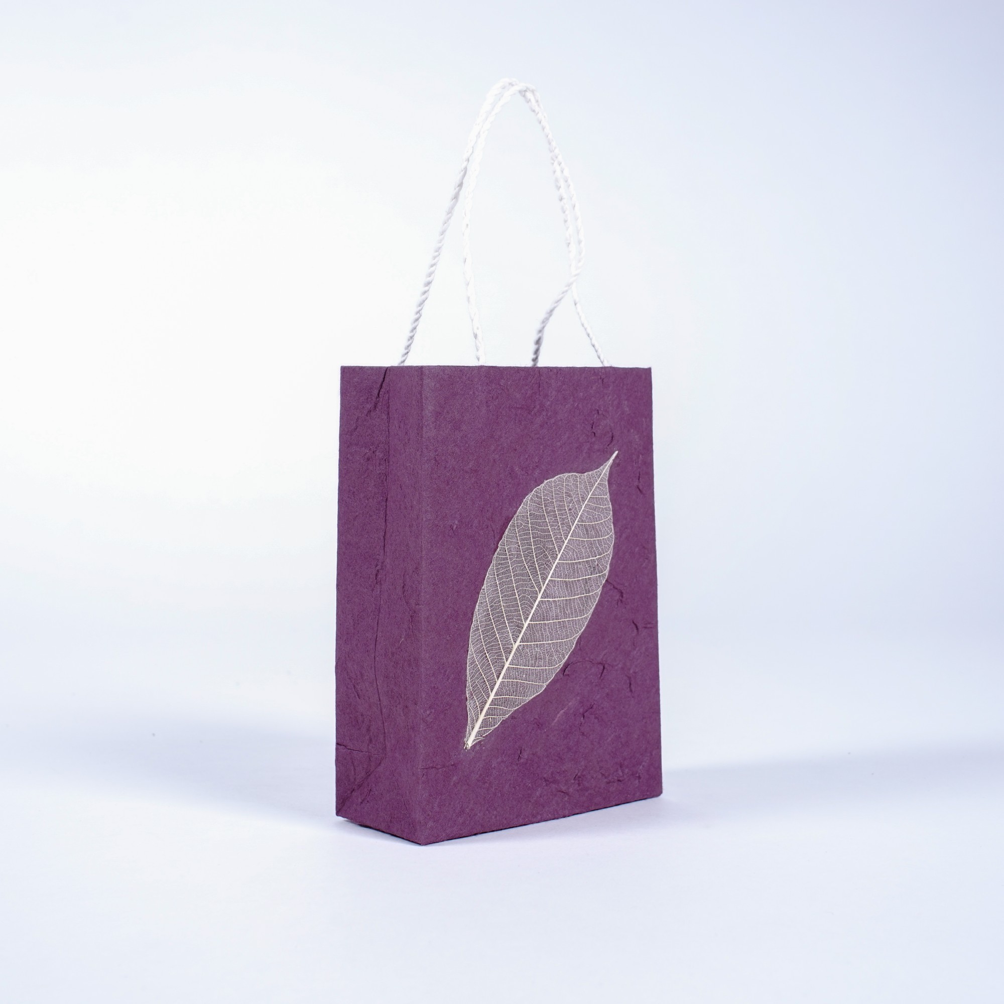 Tasche aus handgeschöpftem Papier, violett, L 11,5 cm, B 5 cm, H 16 cm günstig bestellen