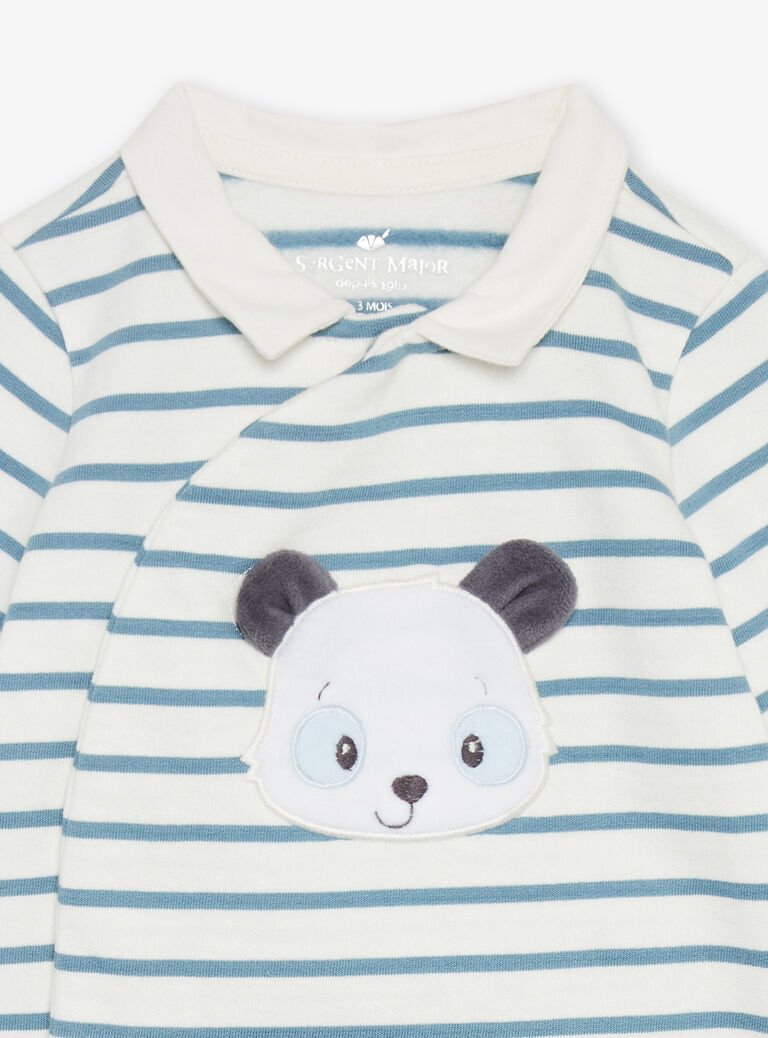 Sweat écru et bleu, legging bleu nuit et chaussettes bleues