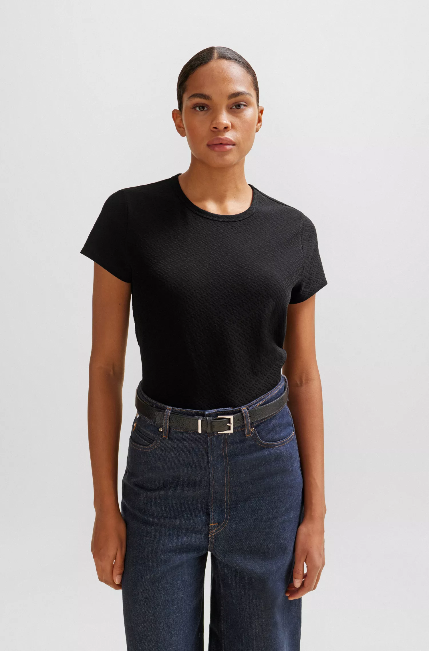 Camiseta BOSS preta em mistura de algodão com monogramas tricotados em estrutura 3D.