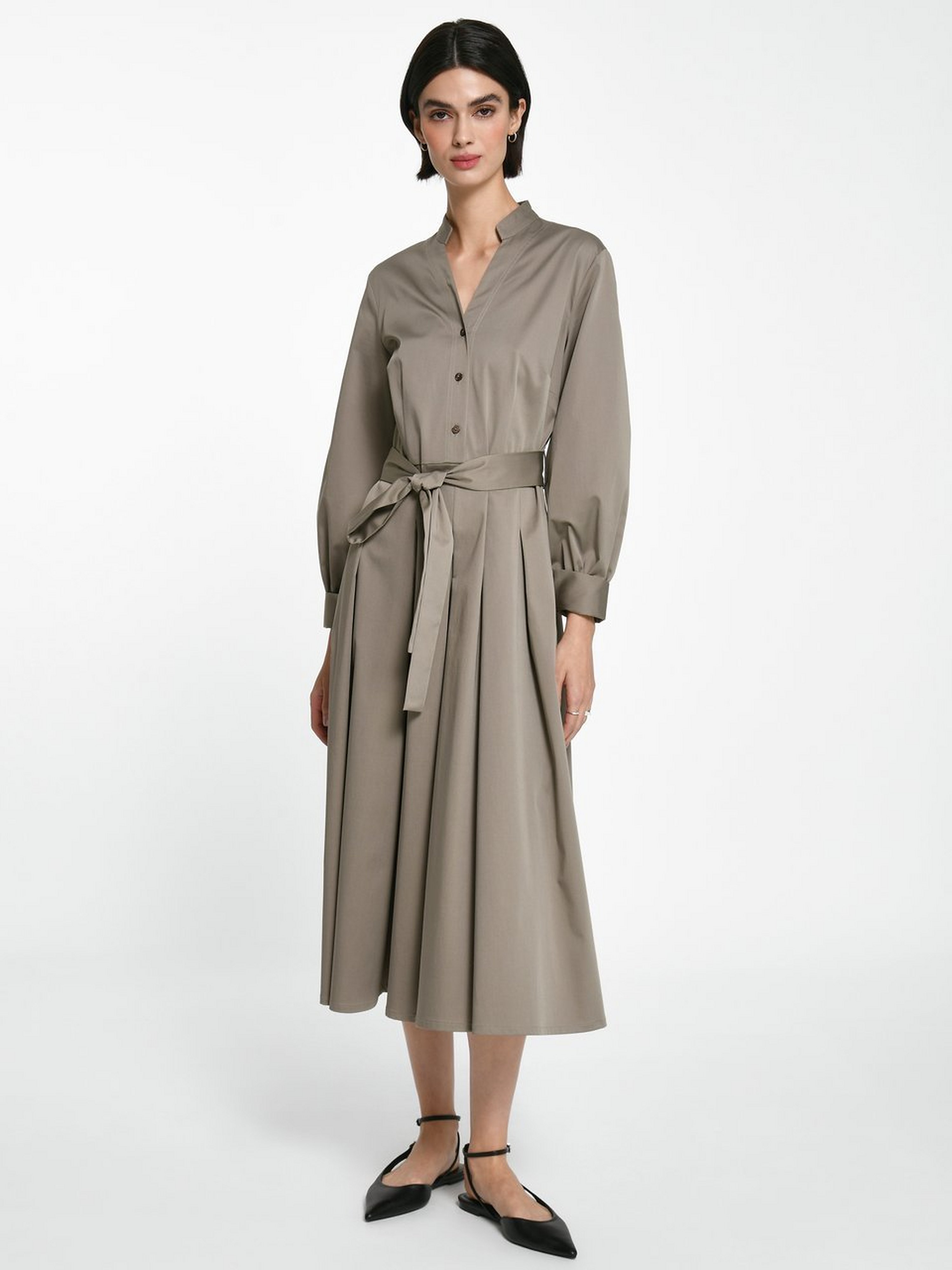 Kleid mit Stehkragen
