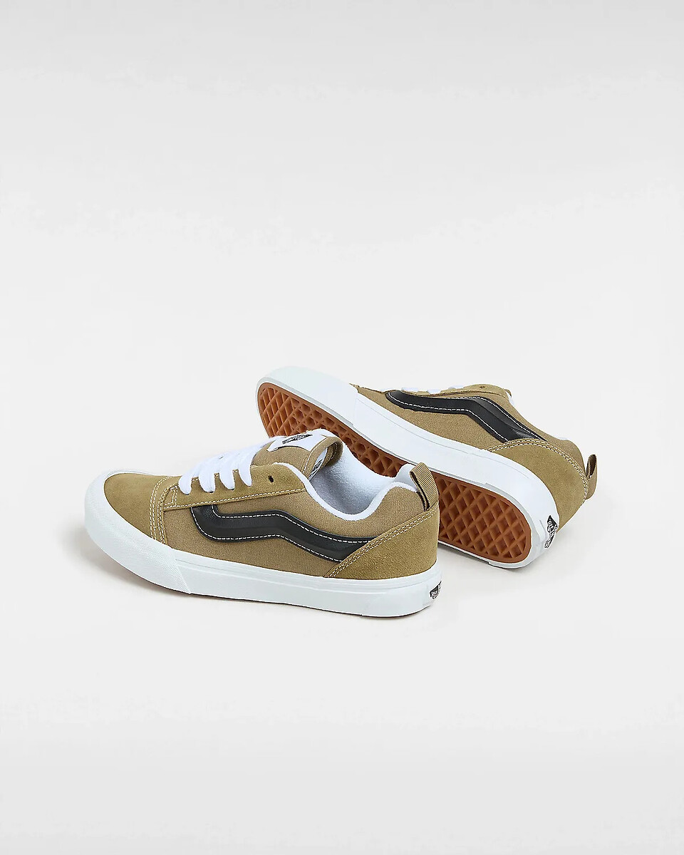 VANS<br>Tênis de couro Knu Skool