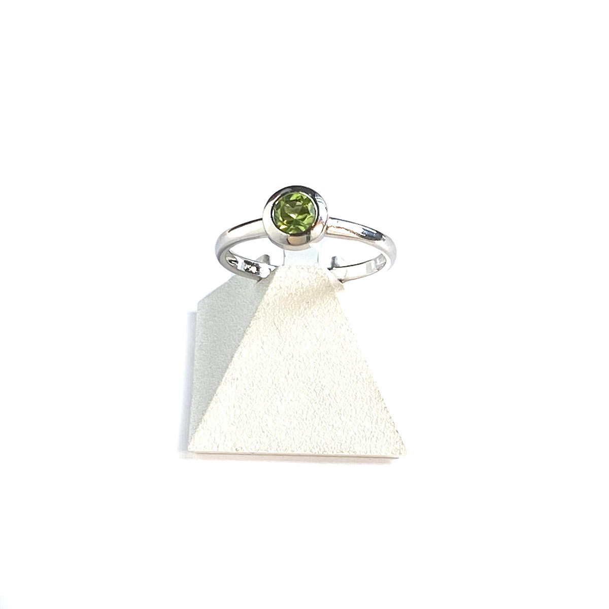 Bague d'occasion or 750 blanc péridot