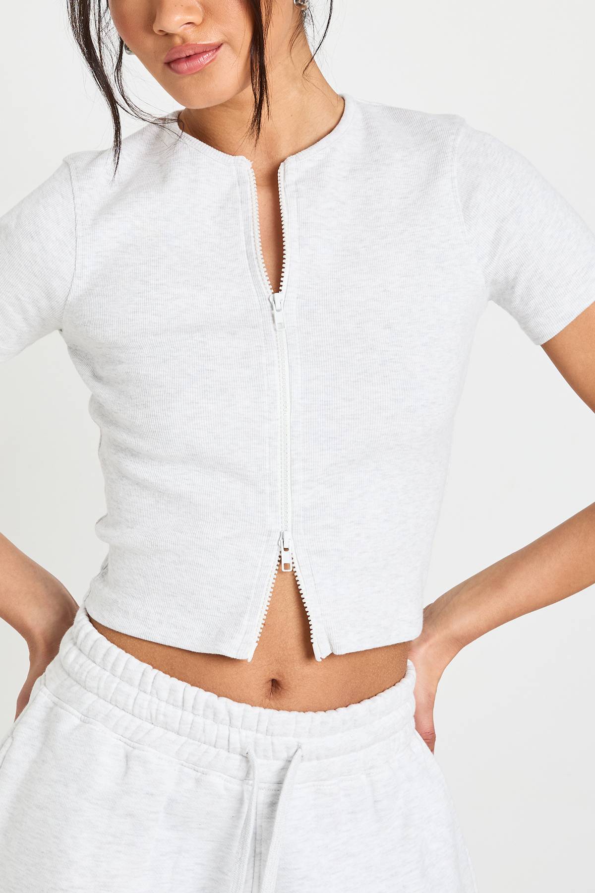 boohoo Ensemble Survêtement Côtelé Avec Haut Zippé À Manches Courtes Et Short