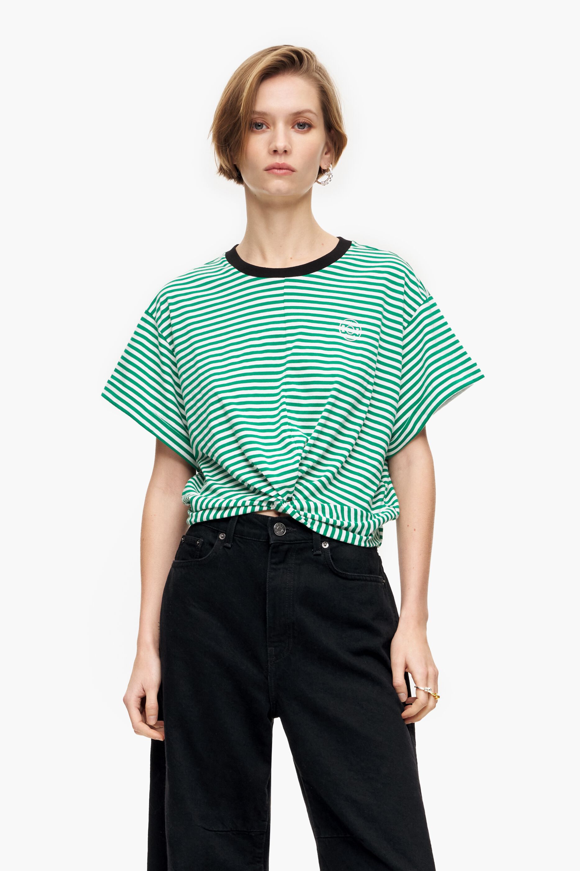 Camiseta verde quadrada com nó