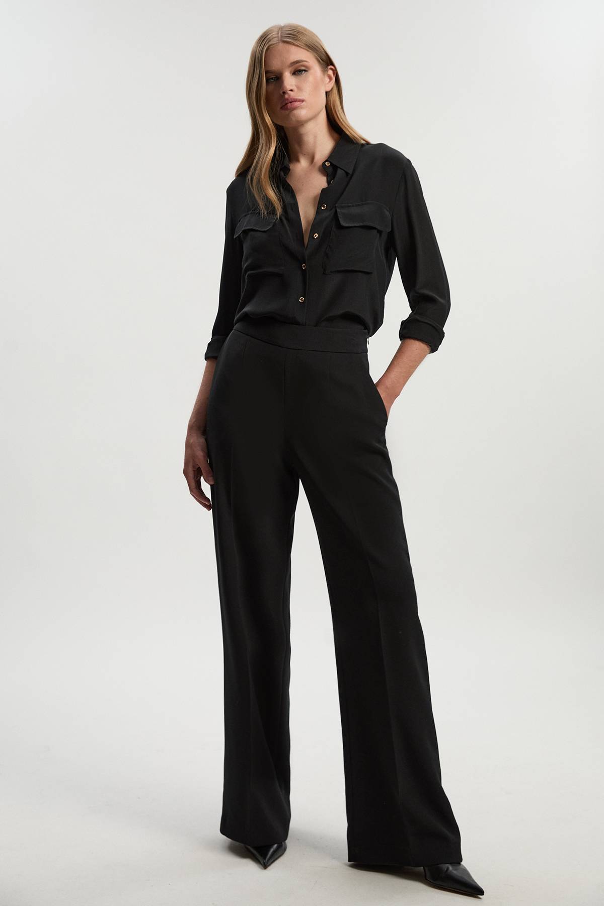 KarenMillen Collection Archive - Pantalon Évasé Ajusté en Satin