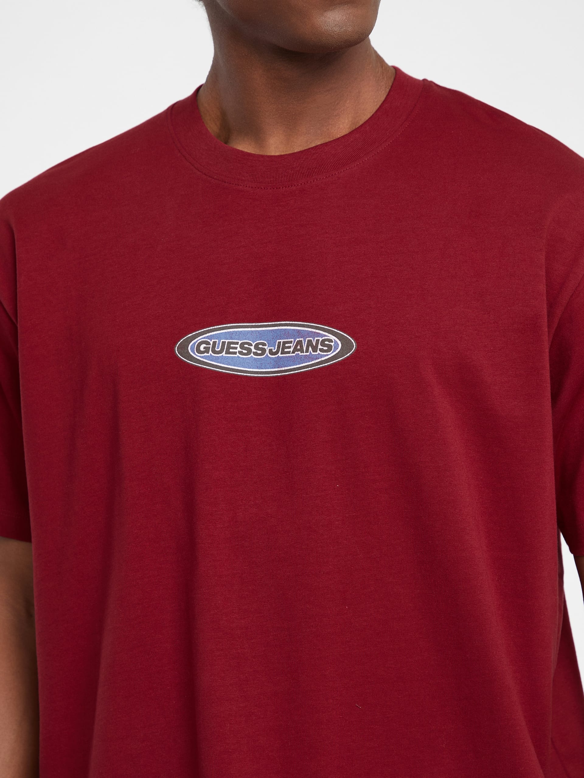 Camiseta com logo grande