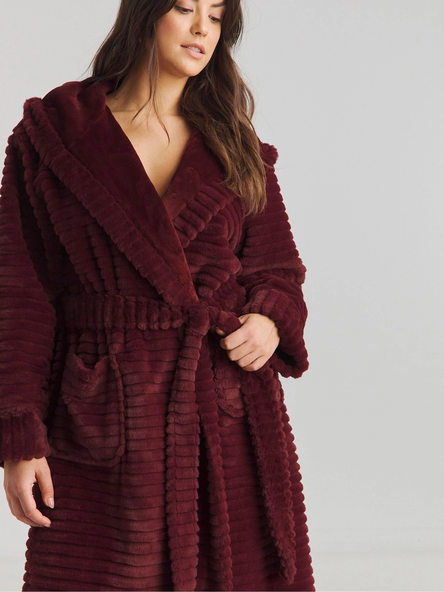 Rood - Simply Be Pretty Secrets Luxury Maxi Gown