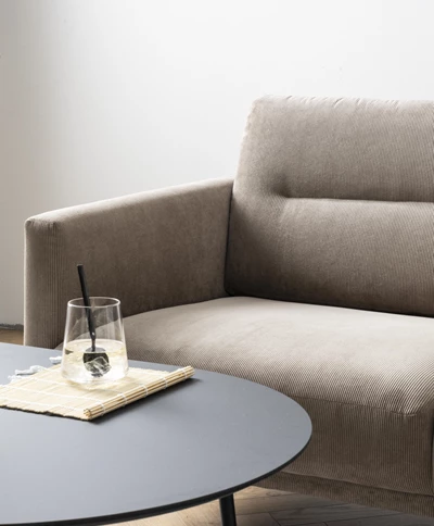 Larvik højrevendt sofa med chaiselong