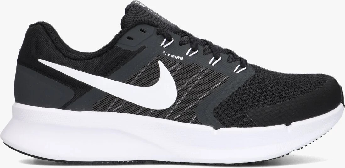 NIKE zwarte nike lage sneakers run swift 3