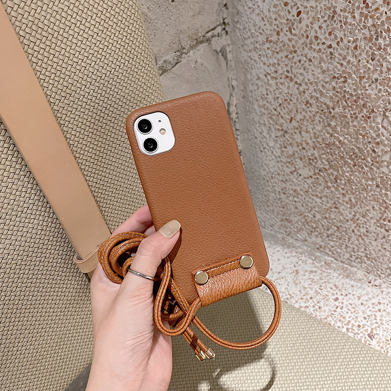 iPhone 11 Necklace Leder Schutz Hülle   Handykette (140cm) - Braun