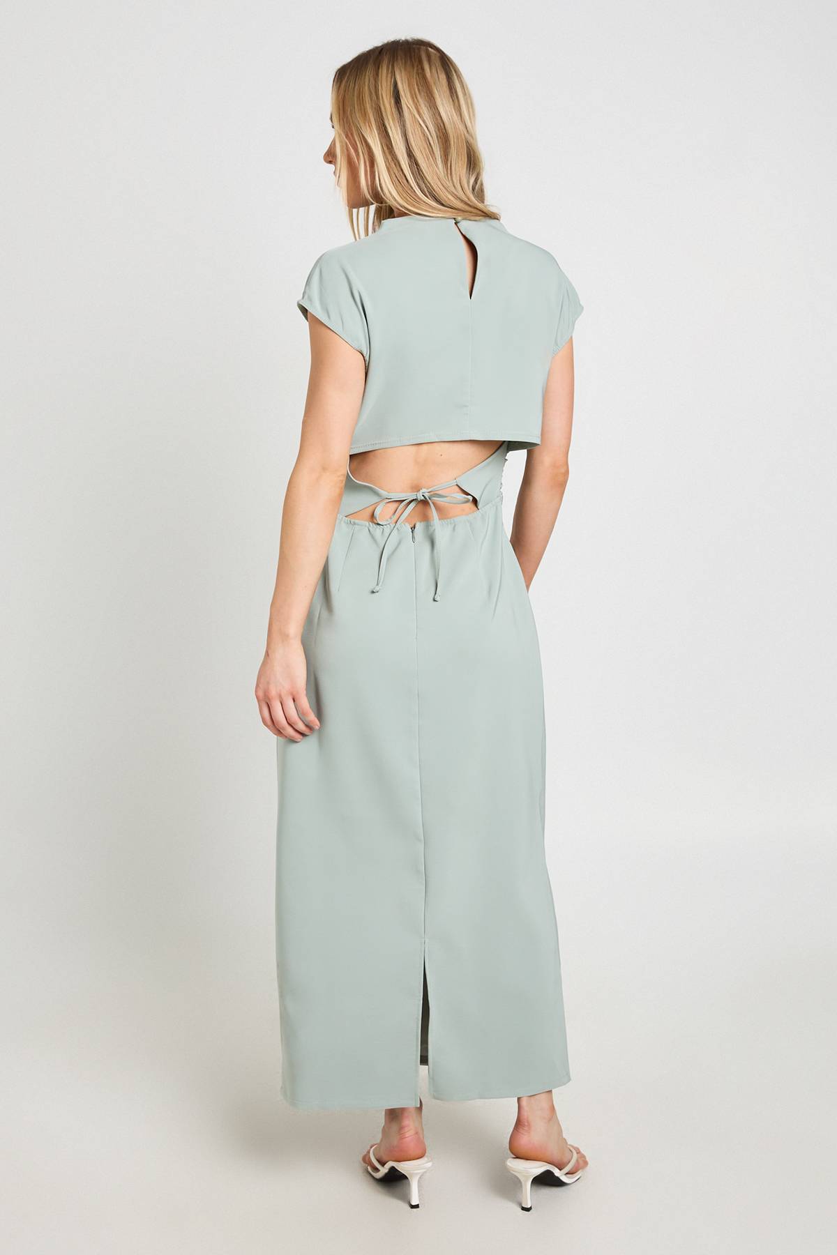 boohoo Robe Mi-longue Petite Taille Dos Ouvert Avec Taille Froncée
