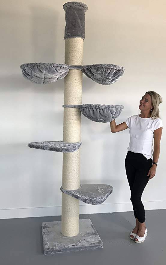 Arranhador para gatos Maine Coon Tower Plus, bege e cinza.