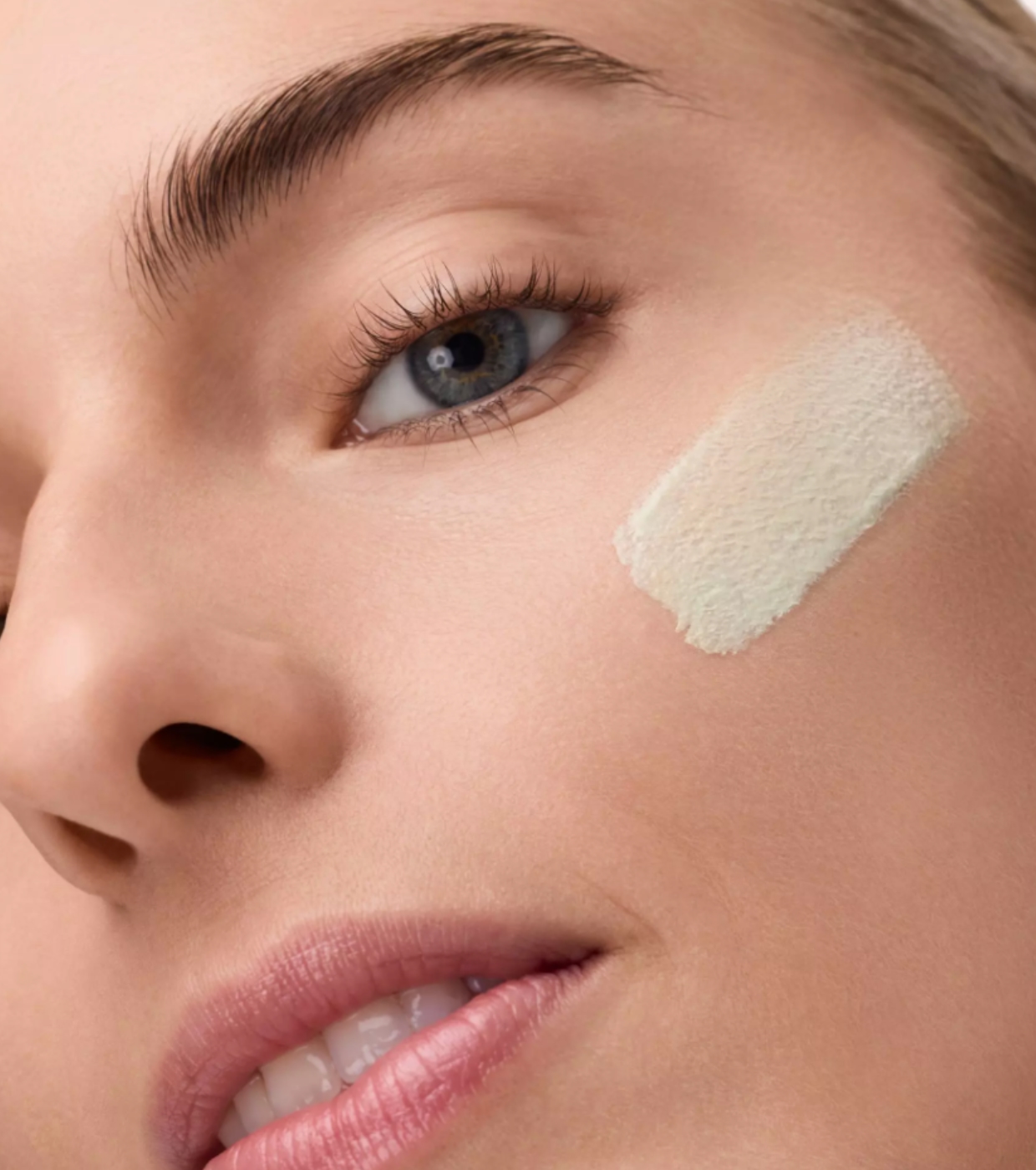 Catrice - Hidratante Corretor de Cor CC Skin Perfector