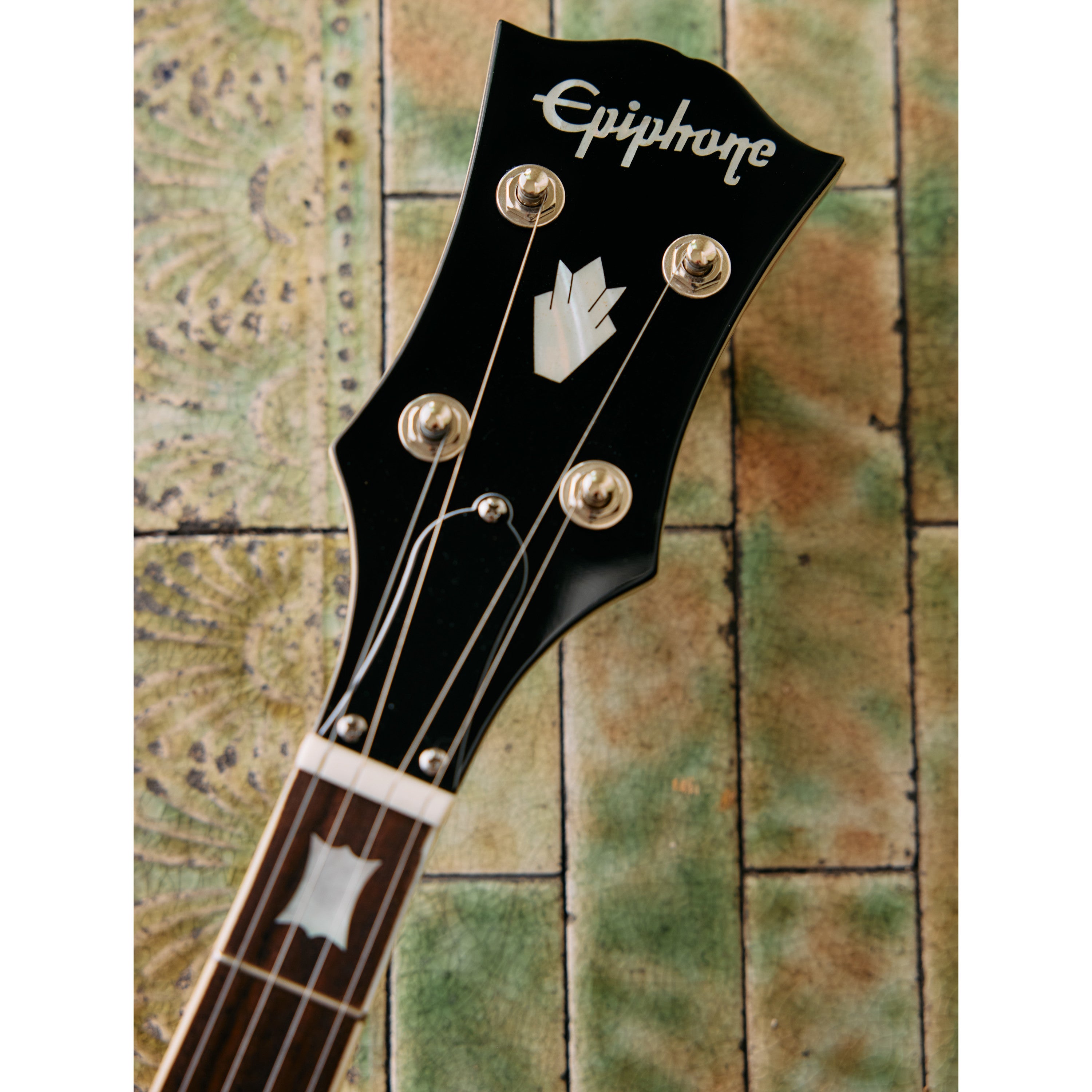 Epiphone Mastertone Bowtie Open Back Banjo Natural 5-snarige banjo met premium gigbag
