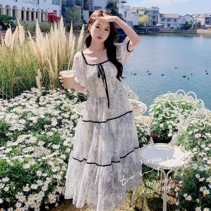 Lucuna - Chiffon midi-A-lijnjurk met korte mouwen en vierkante hals
