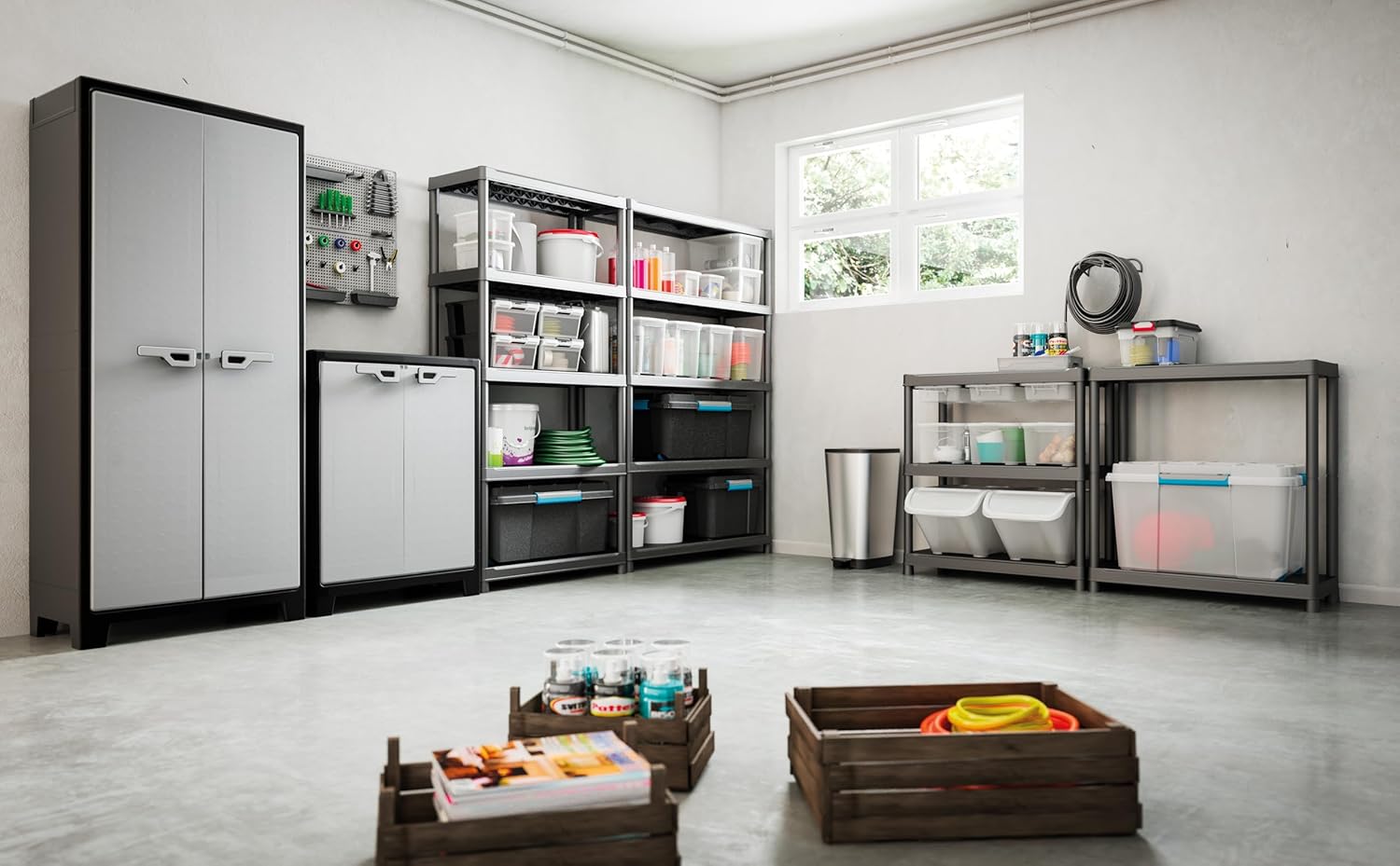 Keter Titan Kunststoffschrank/Besenschrank, Utility, schwarz/grau, 80 x 44 x 182 cm, inkl. Einlegeböden, für drinnen und draußen, wasserdicht, aus 70% recycelten Materialien