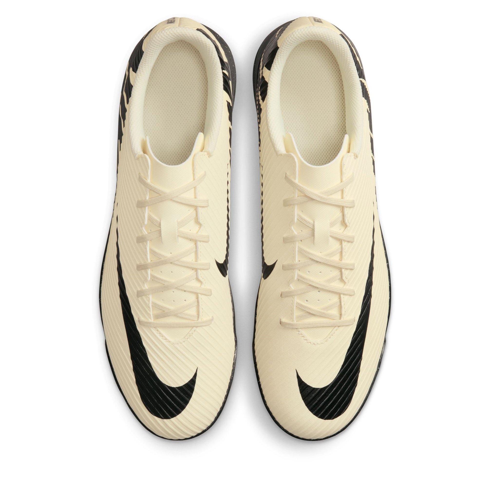 Nike Nikes Mercurial Vapor 15 Club Astro Turf Football Boots