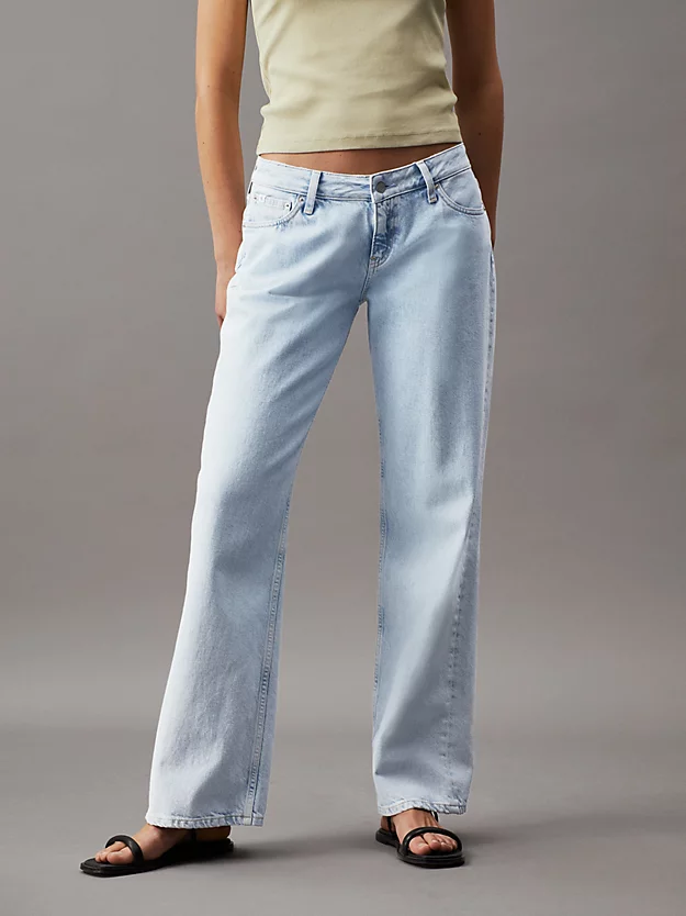 Calça jeans folgada de cintura extremamente baixa