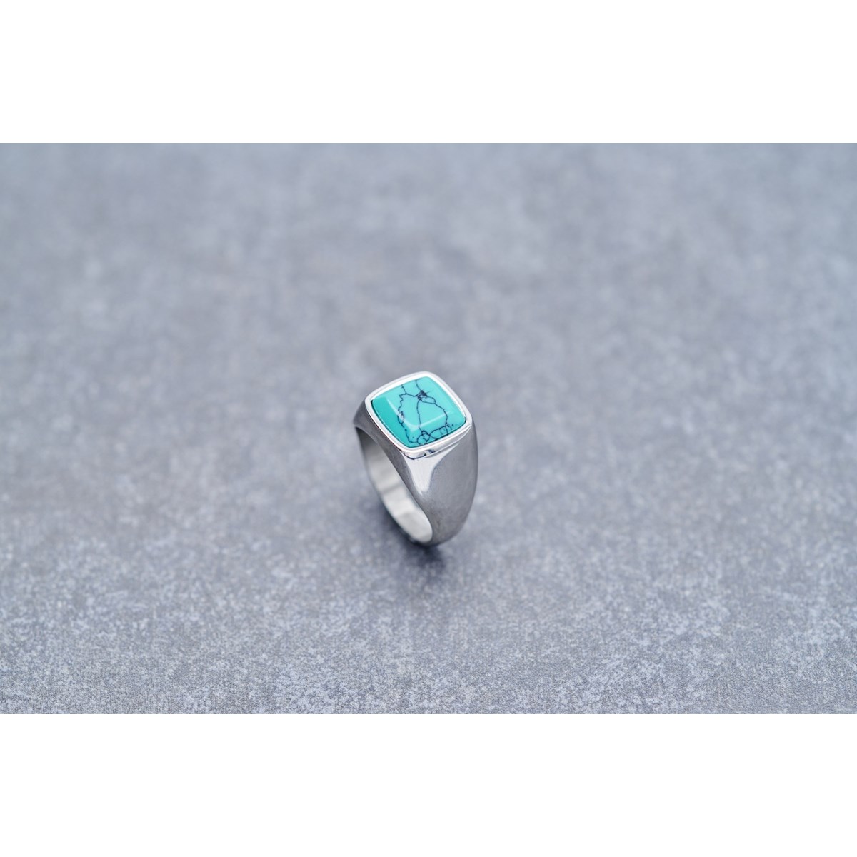 Chevalière Aristide en Acier 316L avec turquoise reconstituée bleu turquoise