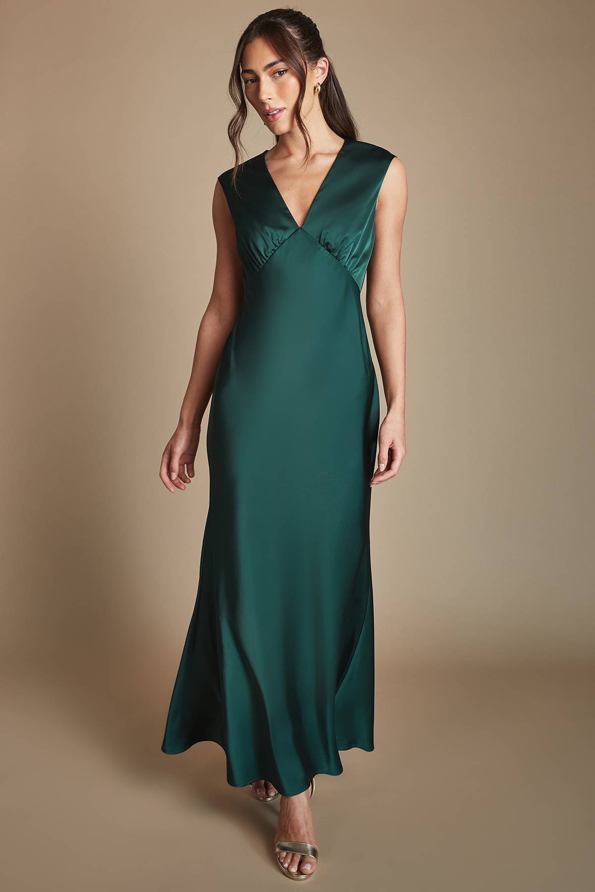 Oasis Robe De Demoiselle D'honneur Longue En Satin Émeraude Avec Dos Ouvert