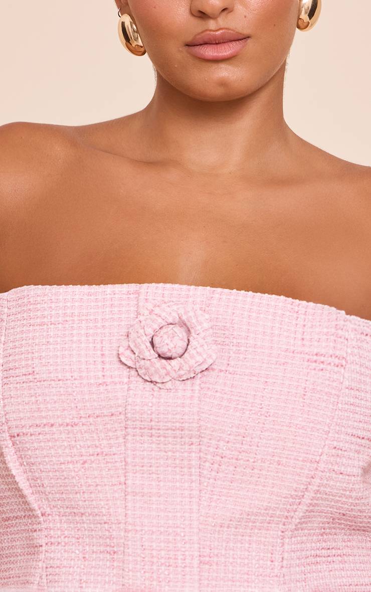 Rose Poudré Robe Trapèze Grande Taille Premium En Bouclé Blanc Avec Camélias