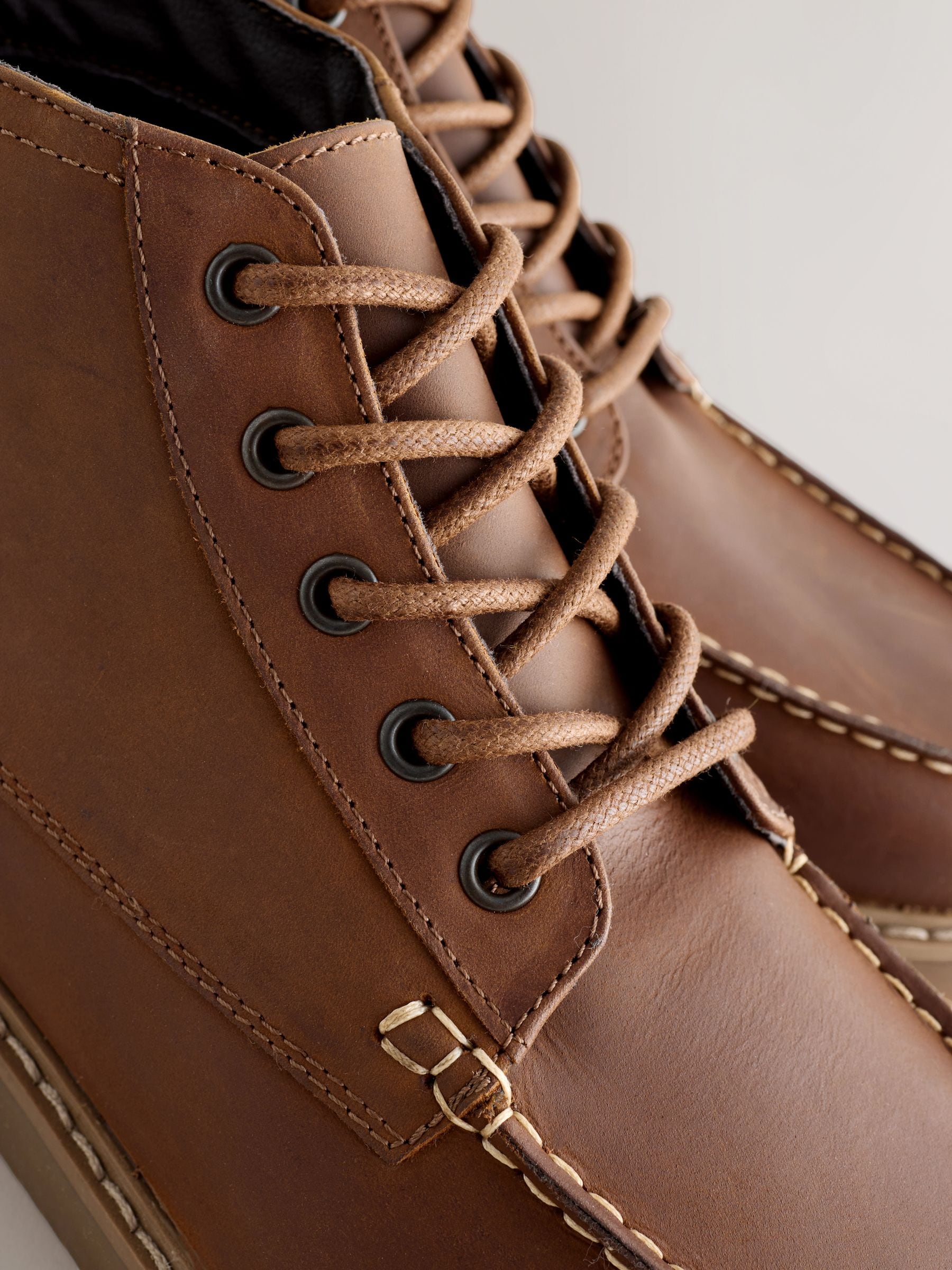 Bruin - Mid Wedge Leather Boots