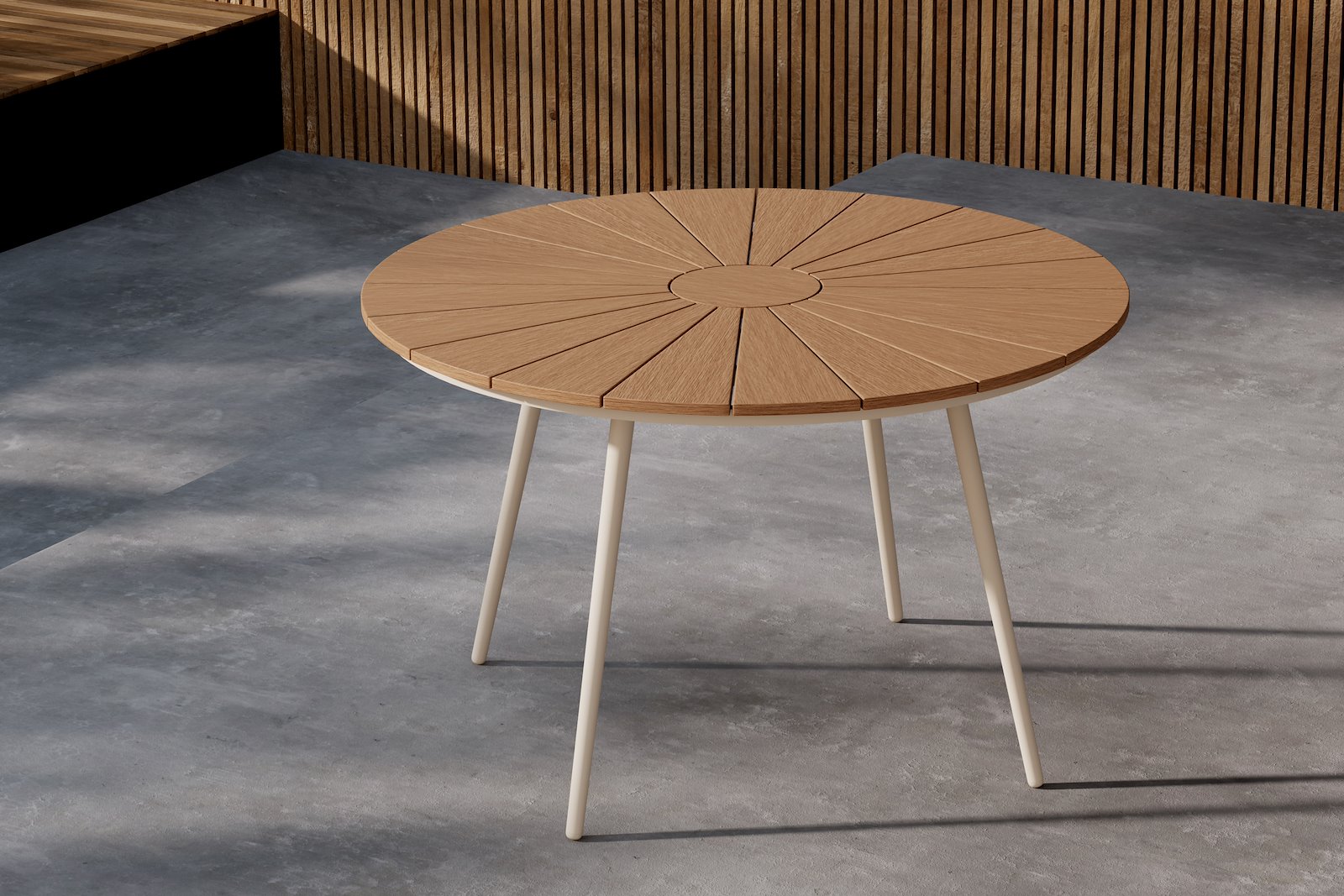 San Vito spisebord Rundt hagebord med beigelakkert understell med naturfaget bordplate.