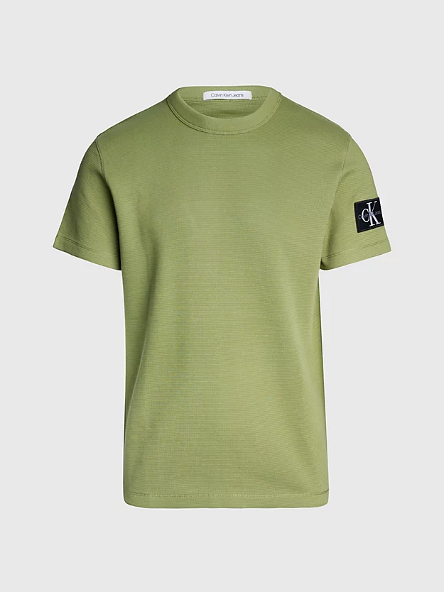 Camiseta de algodão com textura alveolar e modelagem slim, com brasão.
