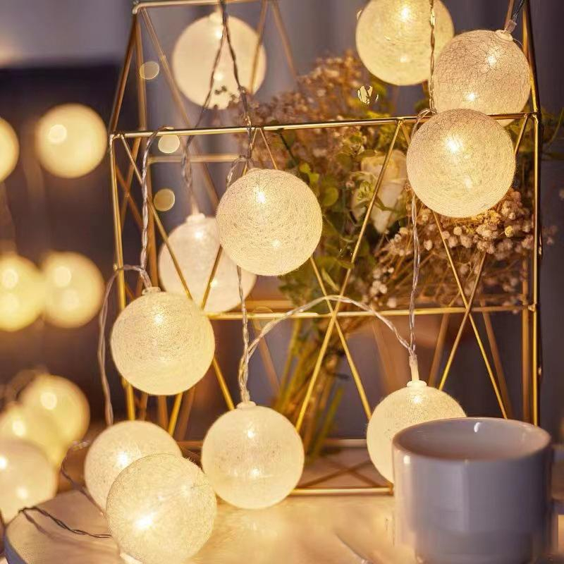 (3m) 20 LED's Baumwoll Deko Lichterkette Cotton Kugeln Beleuchtung (Batteriebetrieben) - Warmweiss