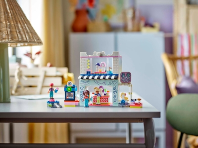 LEGO Kapsalon en accessoirewinkel (42662)