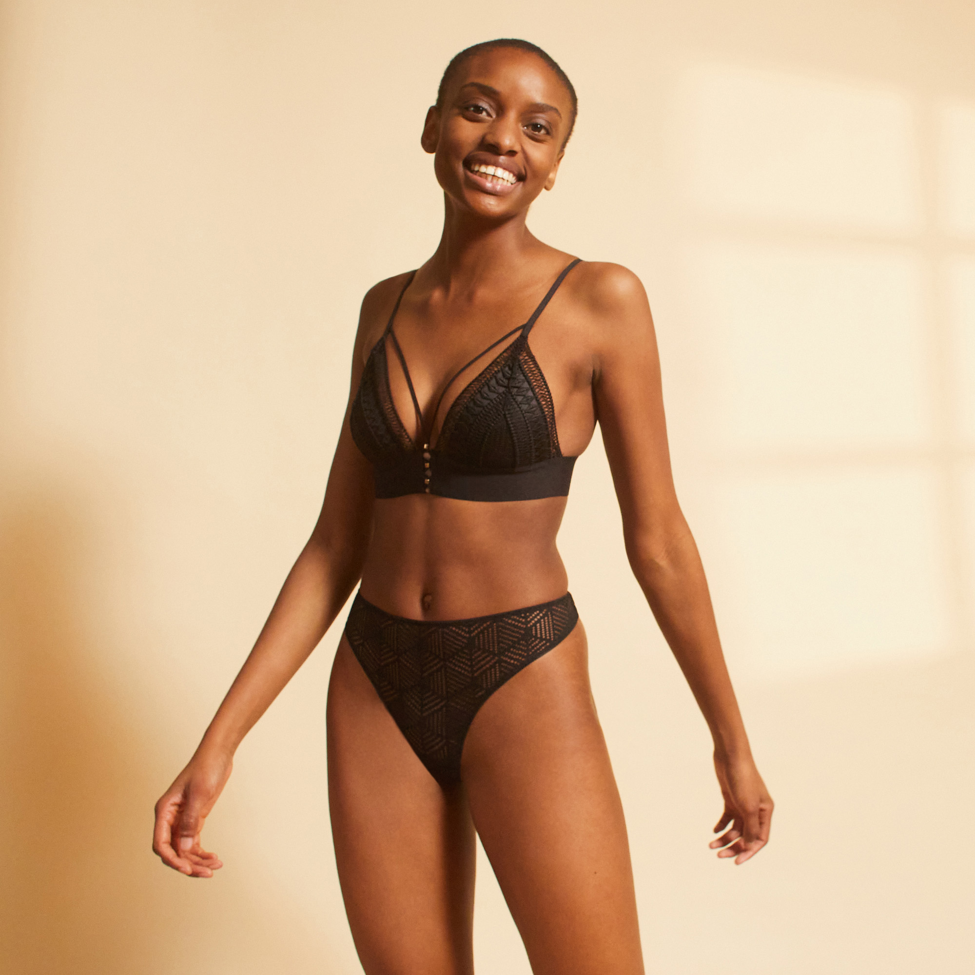 tanga en dentelle effet symétrique