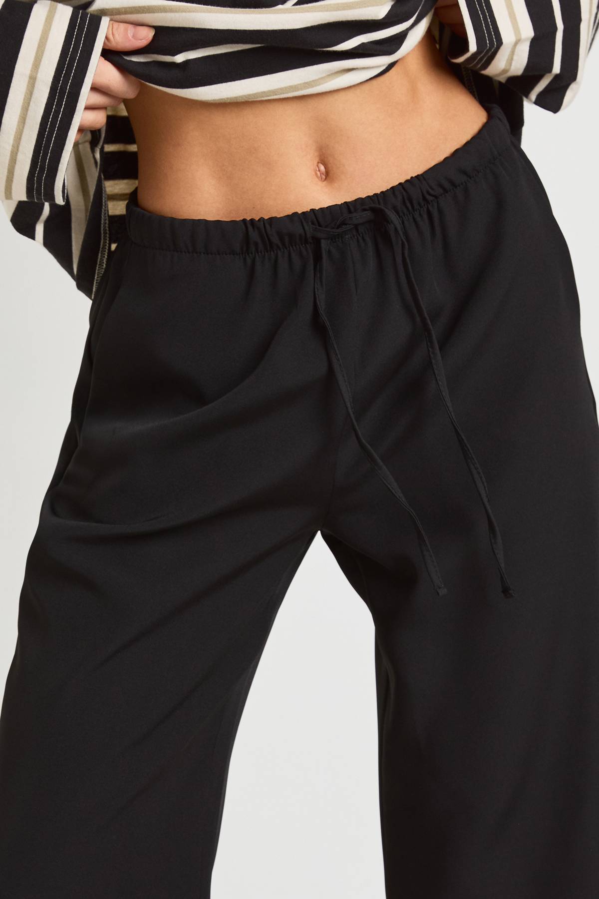 boohoo Pantalon Tall Tissé à Taille Élastique et Jambes Droites