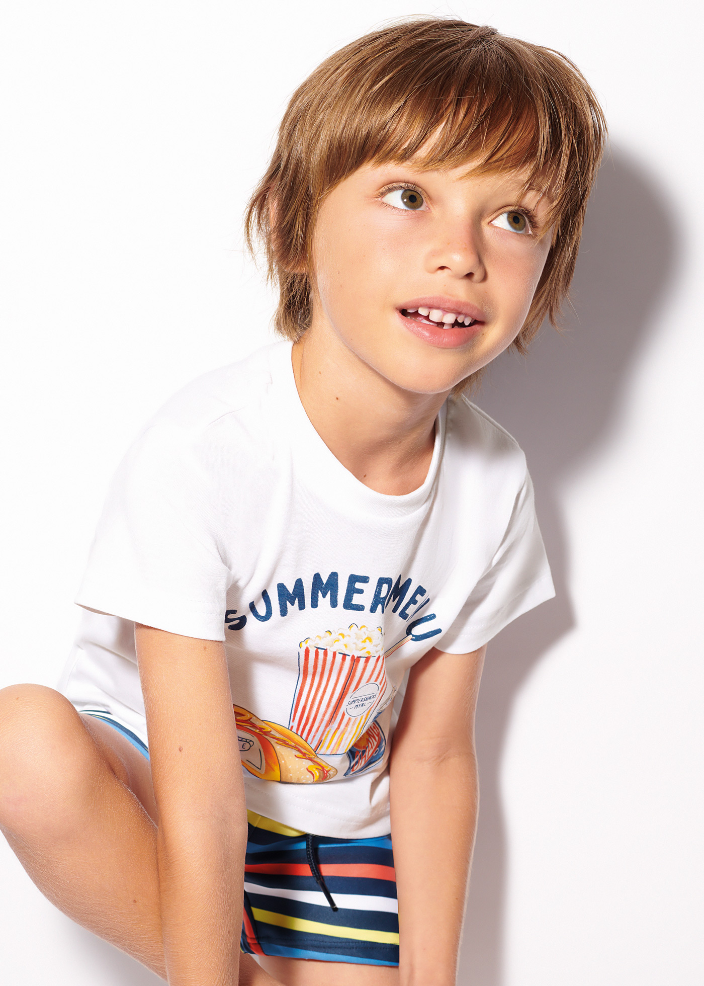 Camiseta infantil masculina em algodão sustentável com estampa.