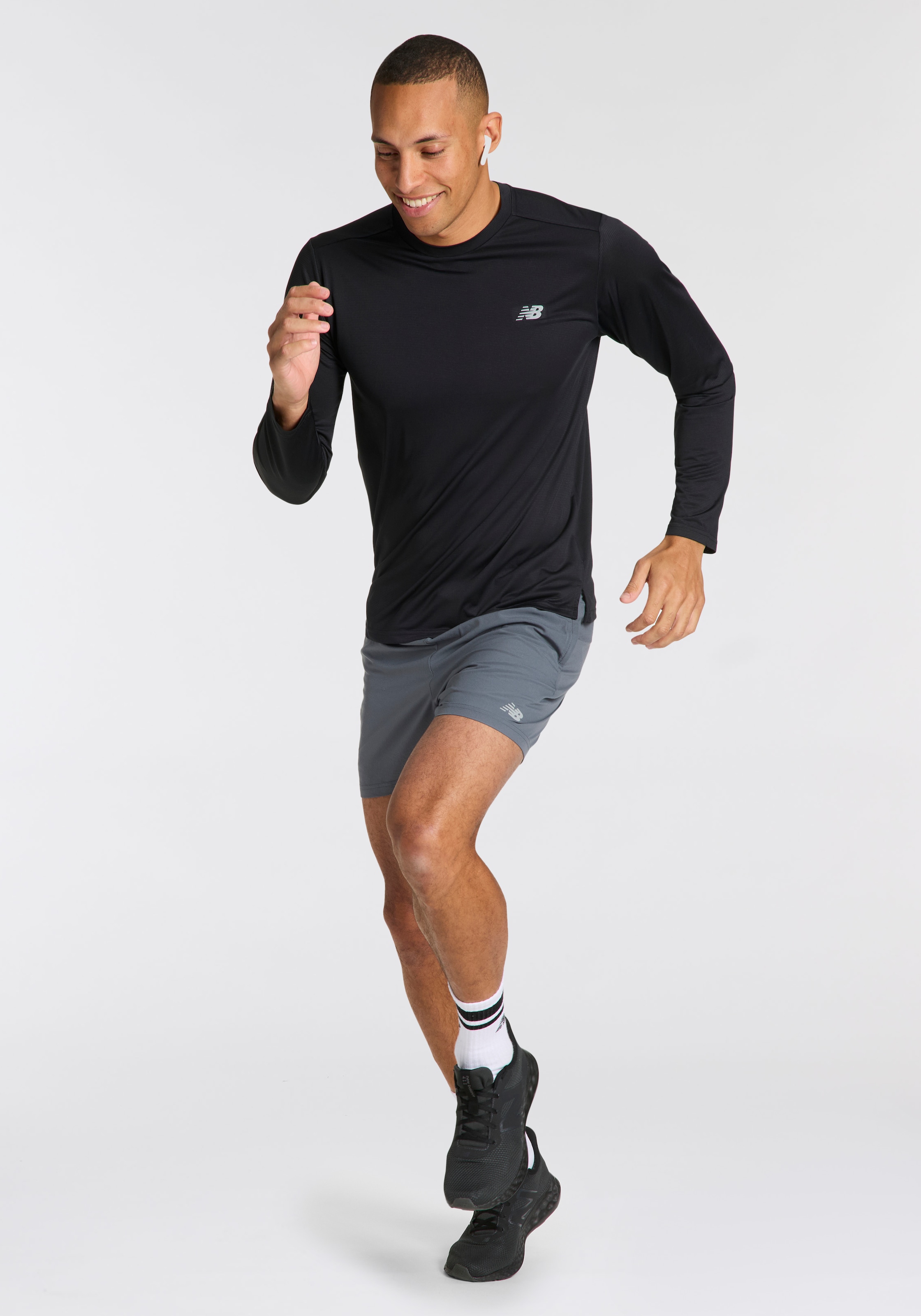New Balance Laufshirt »Sport Essentials Long Sleeve«, mit Label