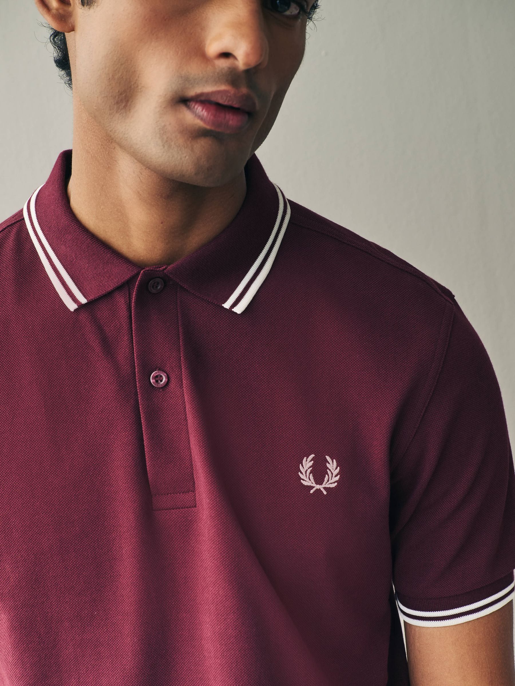 Bordeauxrood/ecru wit - Fred Perry poloshirt met gestreepte rand