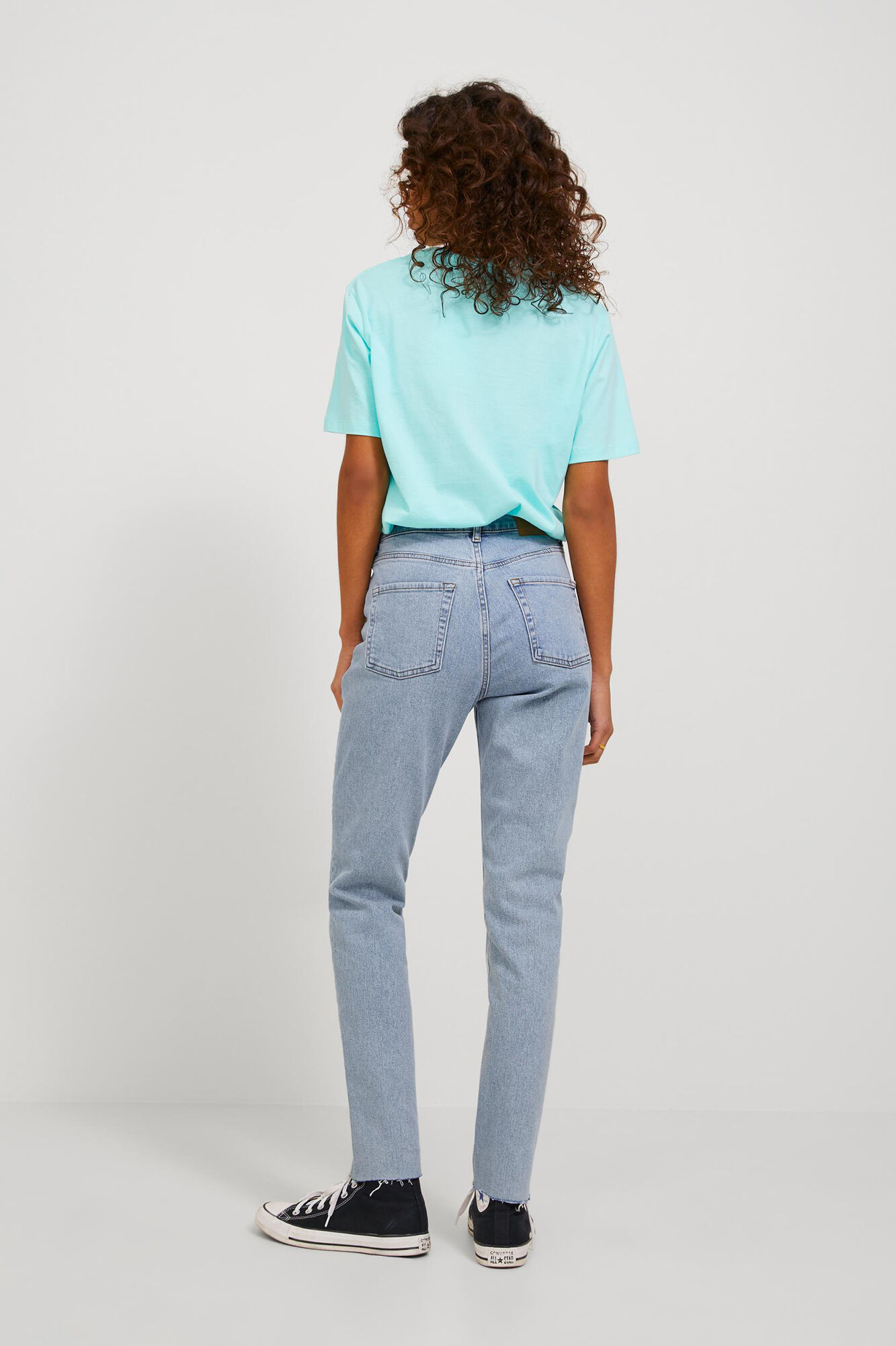 calça jeans de corte justo