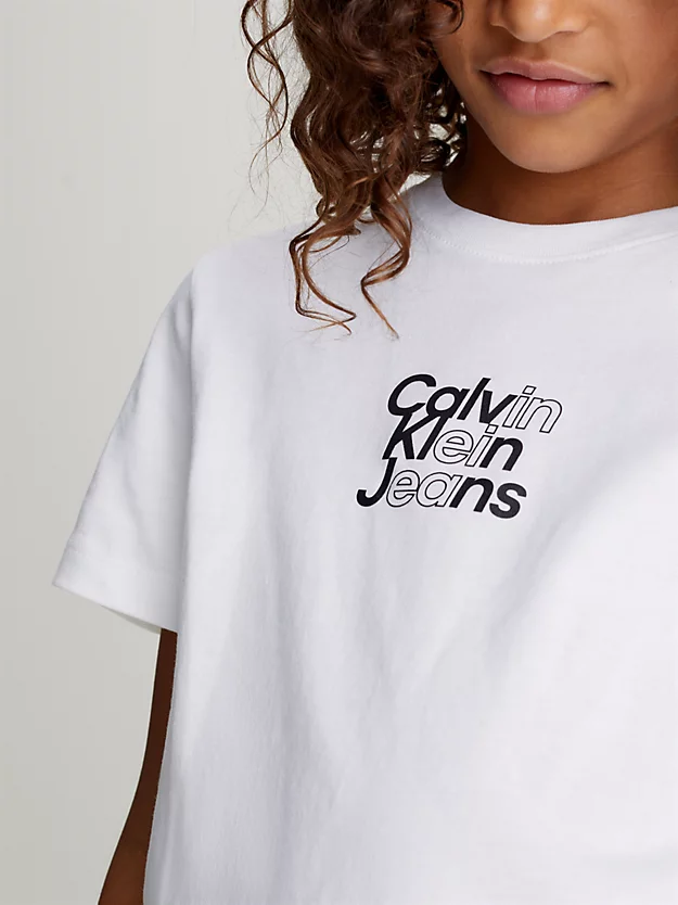 Camiseta com logotipo