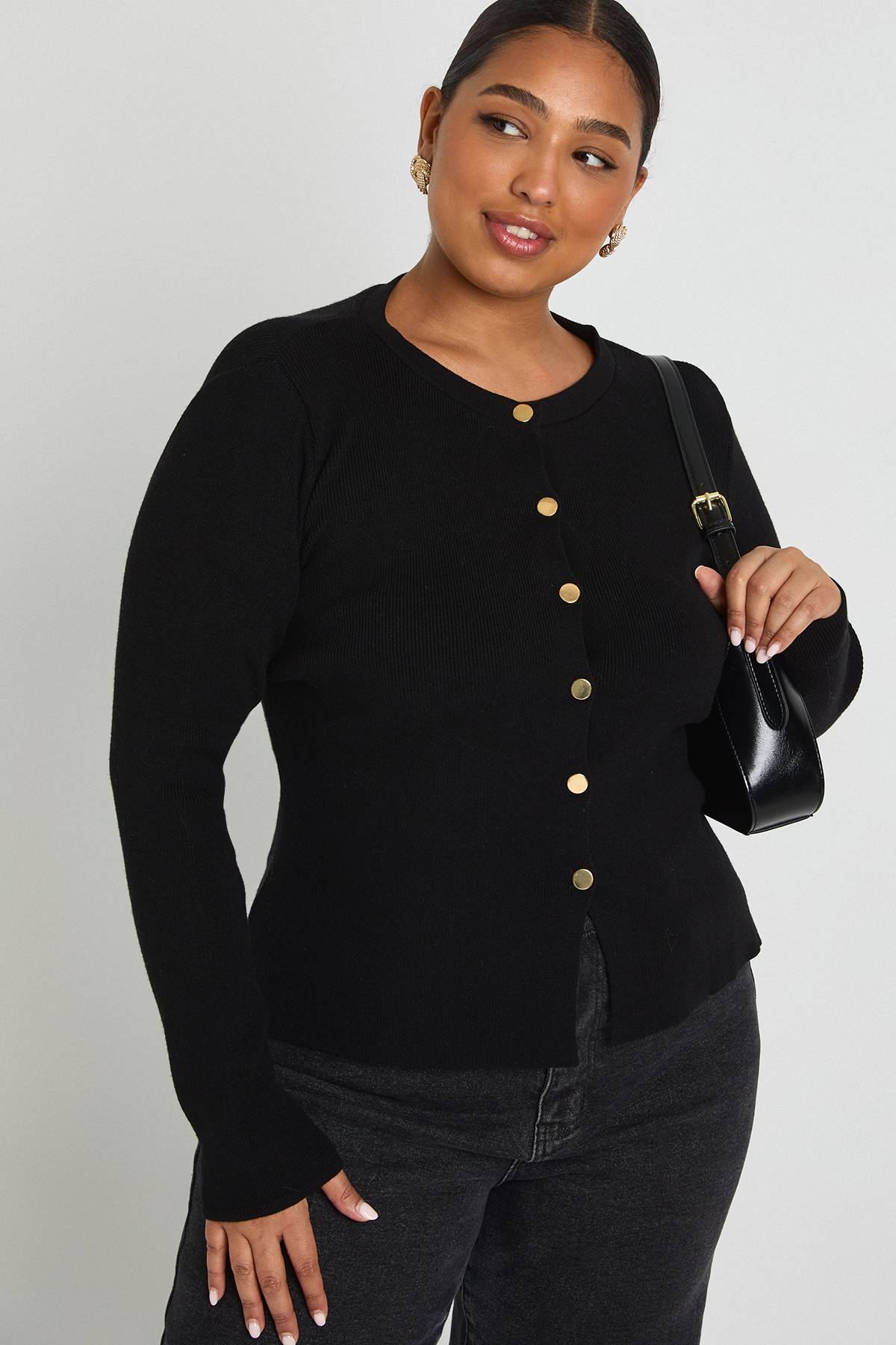 boohoo Cardigan peplum à col ras-du-cou et boutons Plus Gold