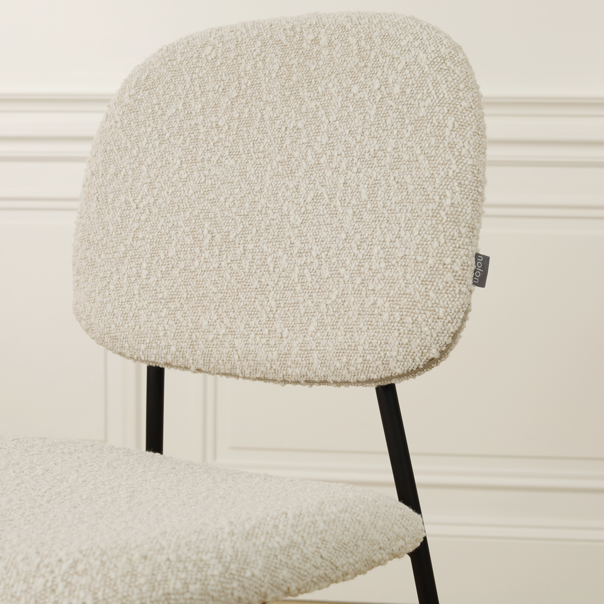 Eetkamerstoel Jasmijn bouclé beige - zwart onderstel