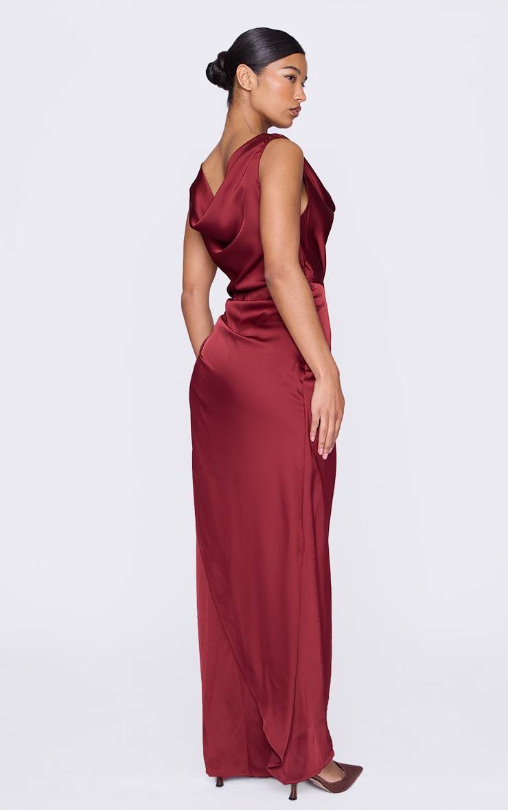 Rouge Bordeaux Robe Longue Drapée En Satin À Col Bénitier