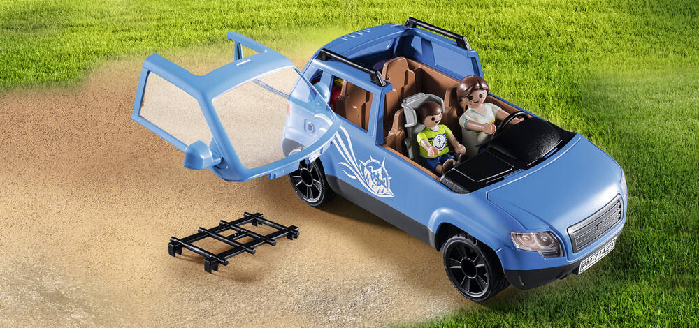 FAMILLE AVEC VOITURE ET CARAVANE 71423