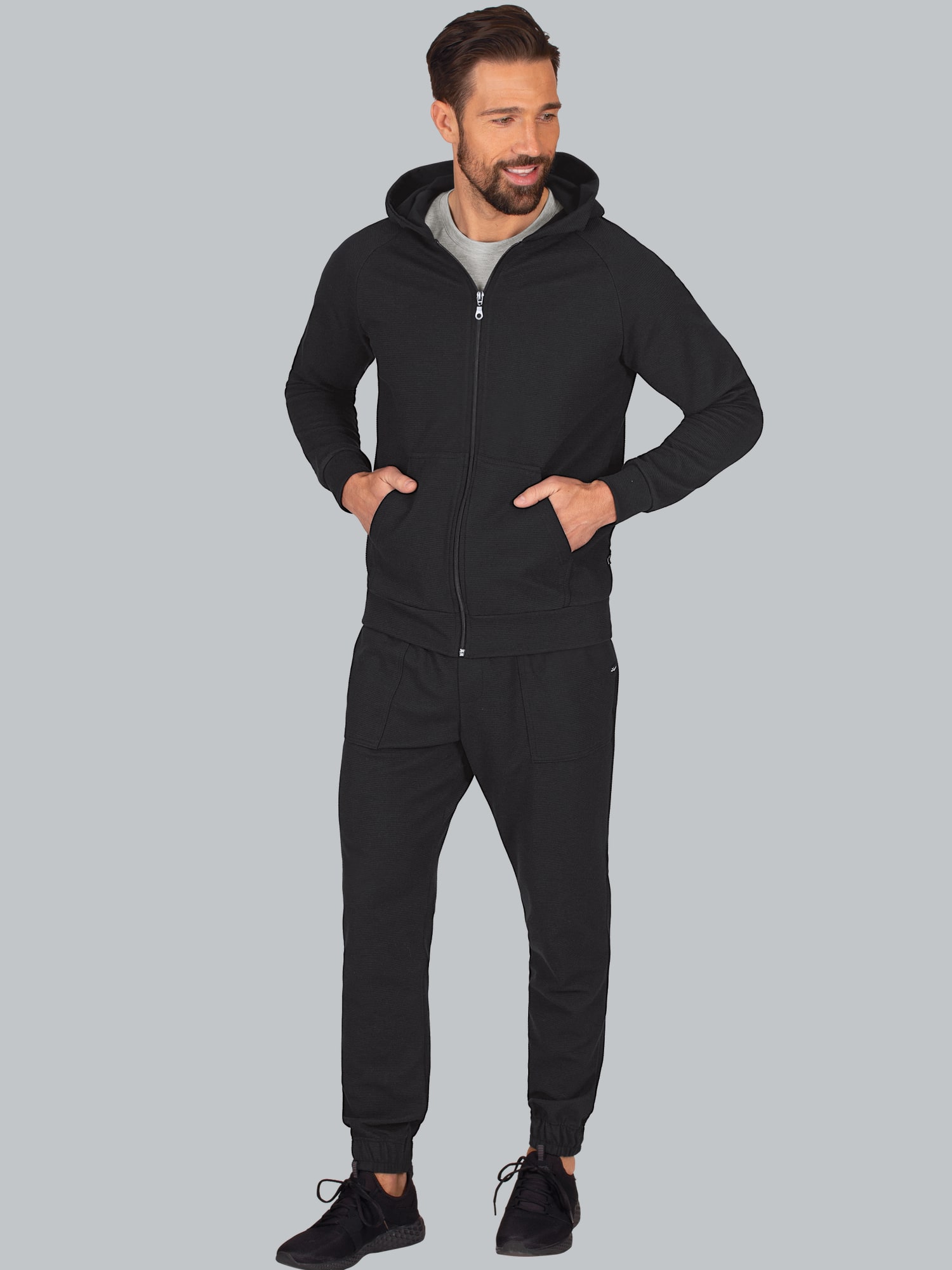 Bequemer Freizeitanzug mit Kapuzenshirt Schwarz