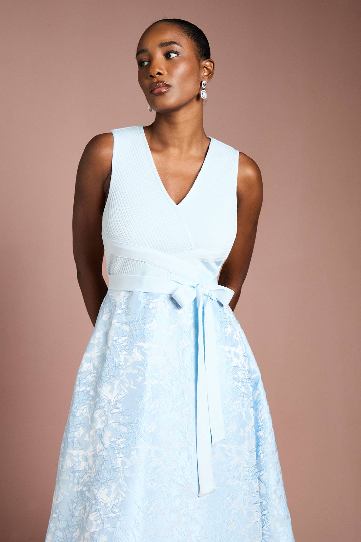 Coast Robe Mi-longue à Corsage Bandage avec Jupe Jacquard