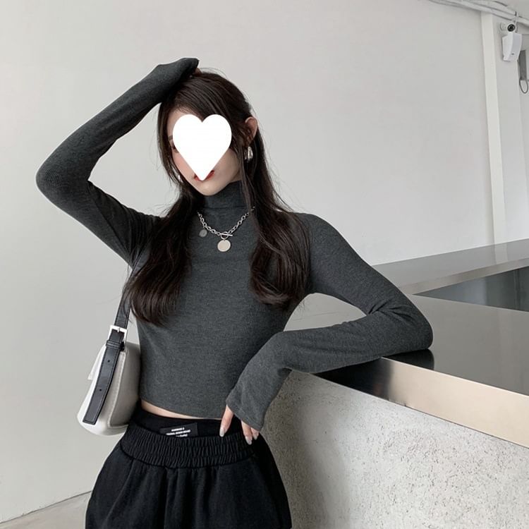 Ashlee - Lange mouwen mockneck effen cropped T-shirt