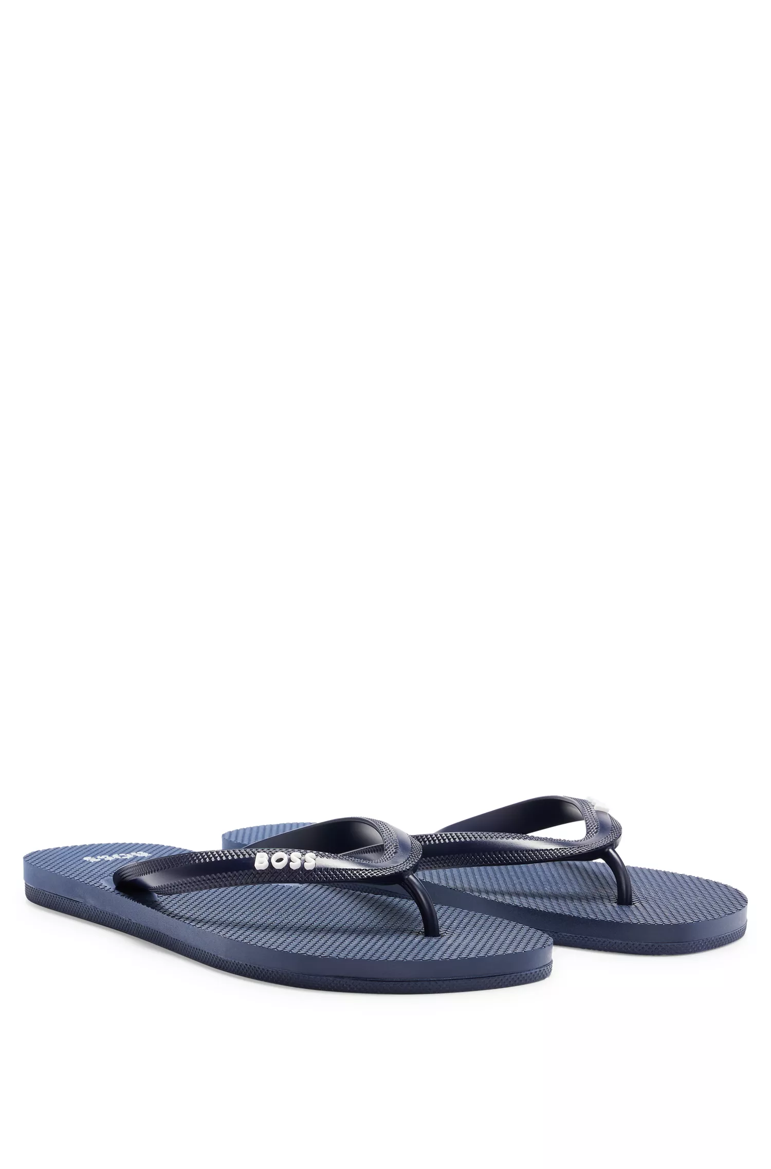 Chinelo BOSS preto com tira personalizada.