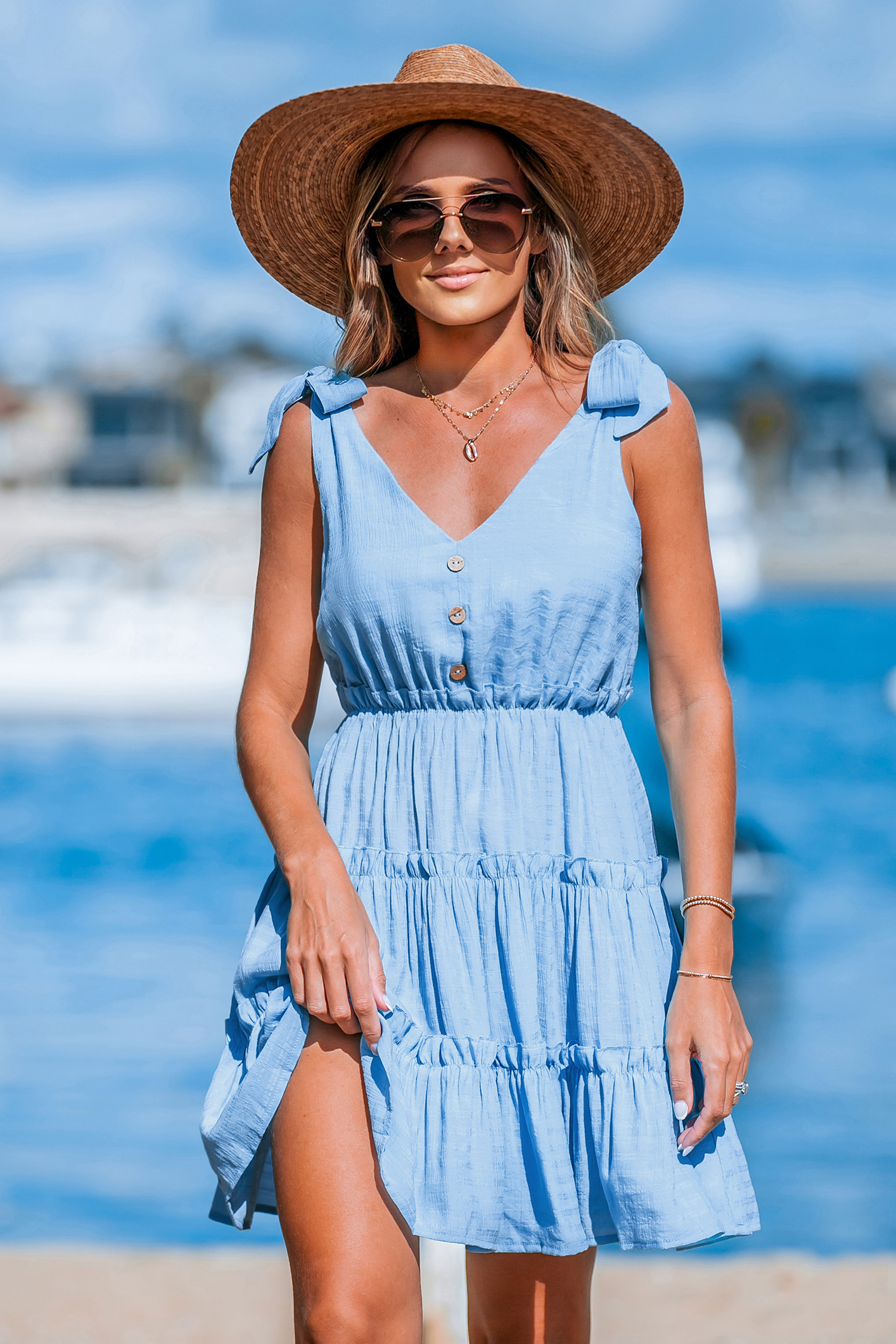 Robe mini à nouer sur les épaules et volants bleu clair