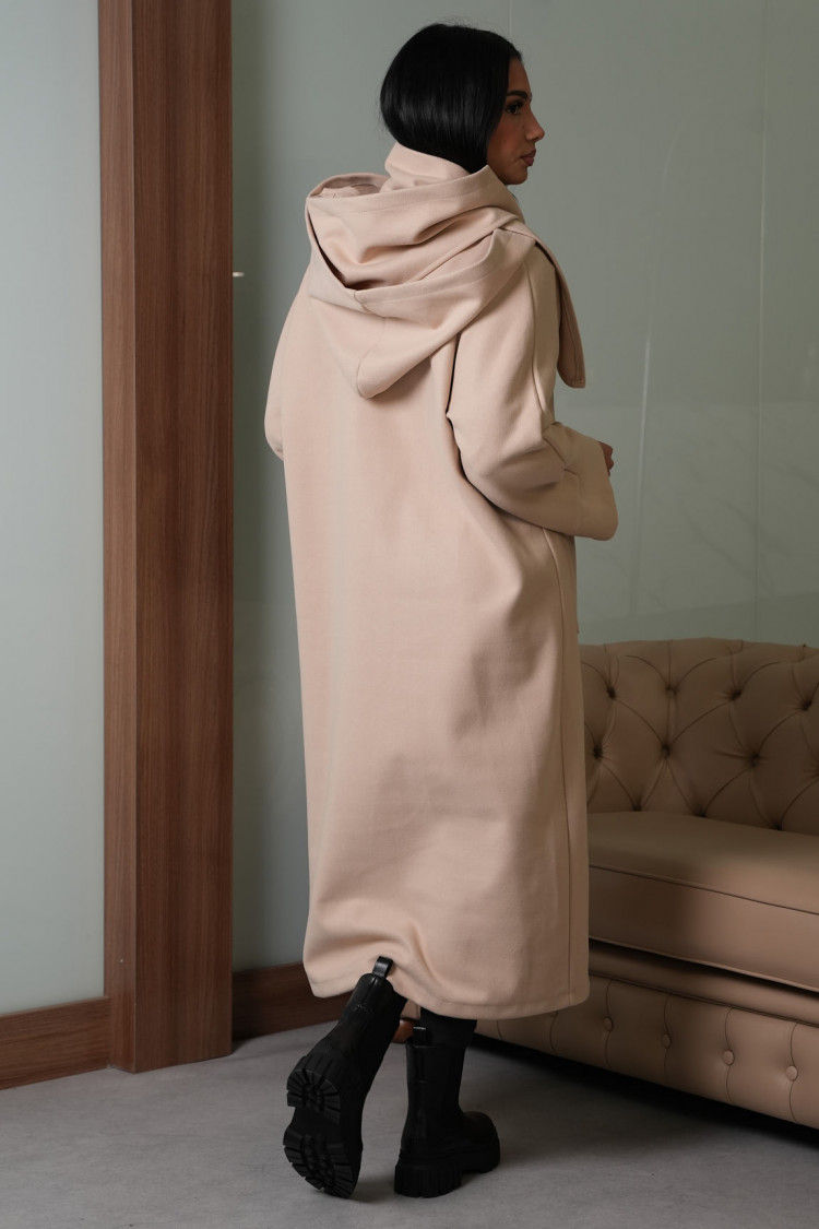Manteau beige à capuche avec écharpe intégré